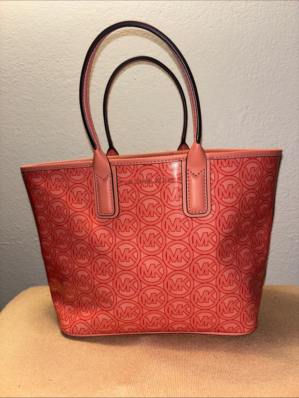 Michael Kors
JODIE SMALL LOGO JACQUARD TOTE BAG